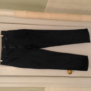 New Gloria Vanderbilt Amanda jeans. Size 10 average. Tapered leg, classic rise.
